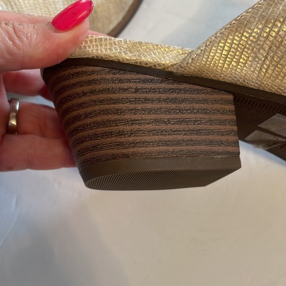 Chinese Laundry Coop women’s mules champagne gold shimmer small heel size 7.5 - Picture 9 of 14